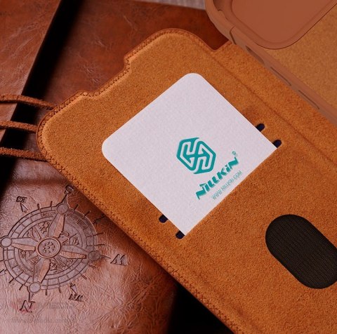 Skórzane etui z klapką osłoną aparatu do iPhone 15 Pro Nillkin Qin Pro Leather - czarne